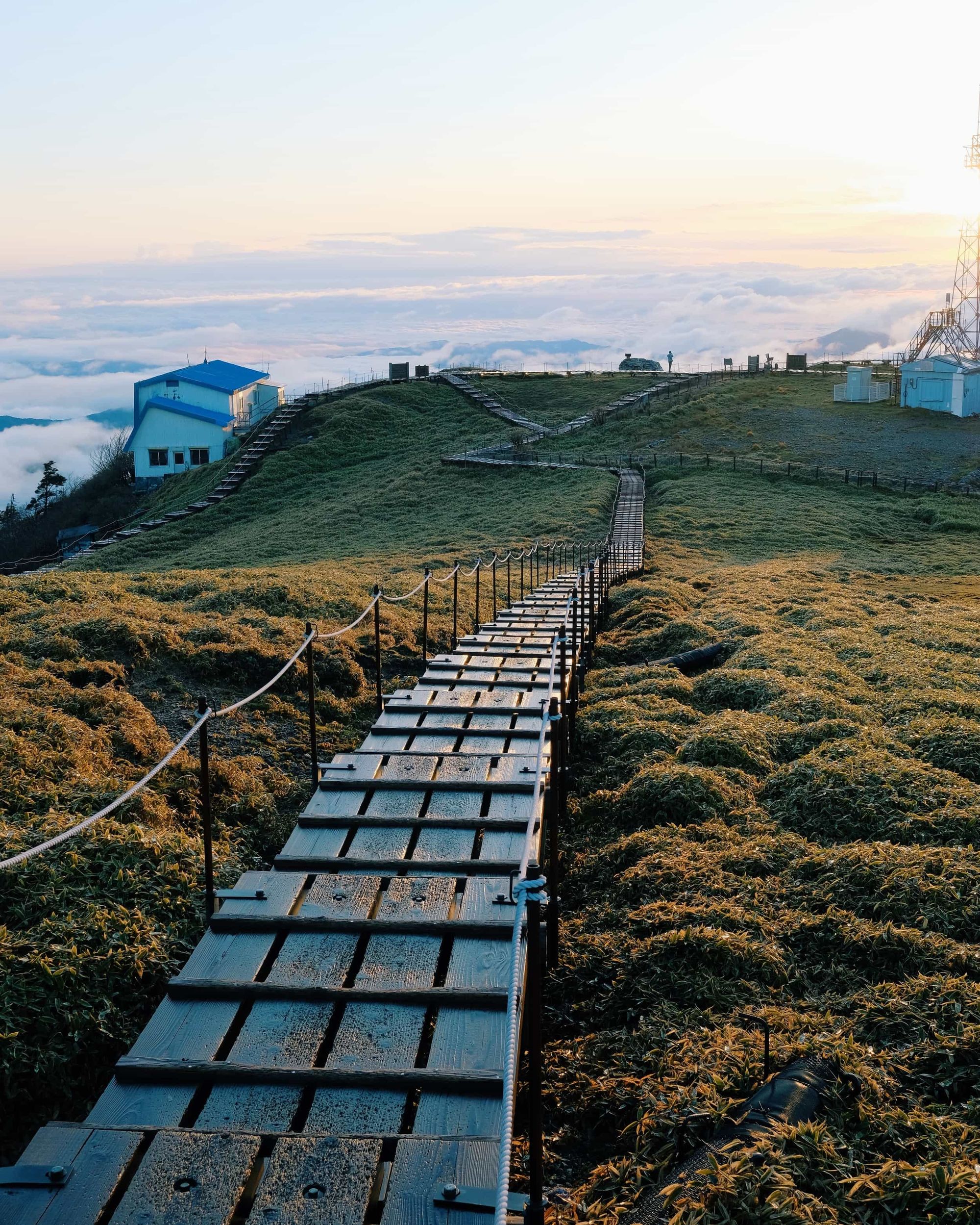 Reflections on the path on Tsurugisan